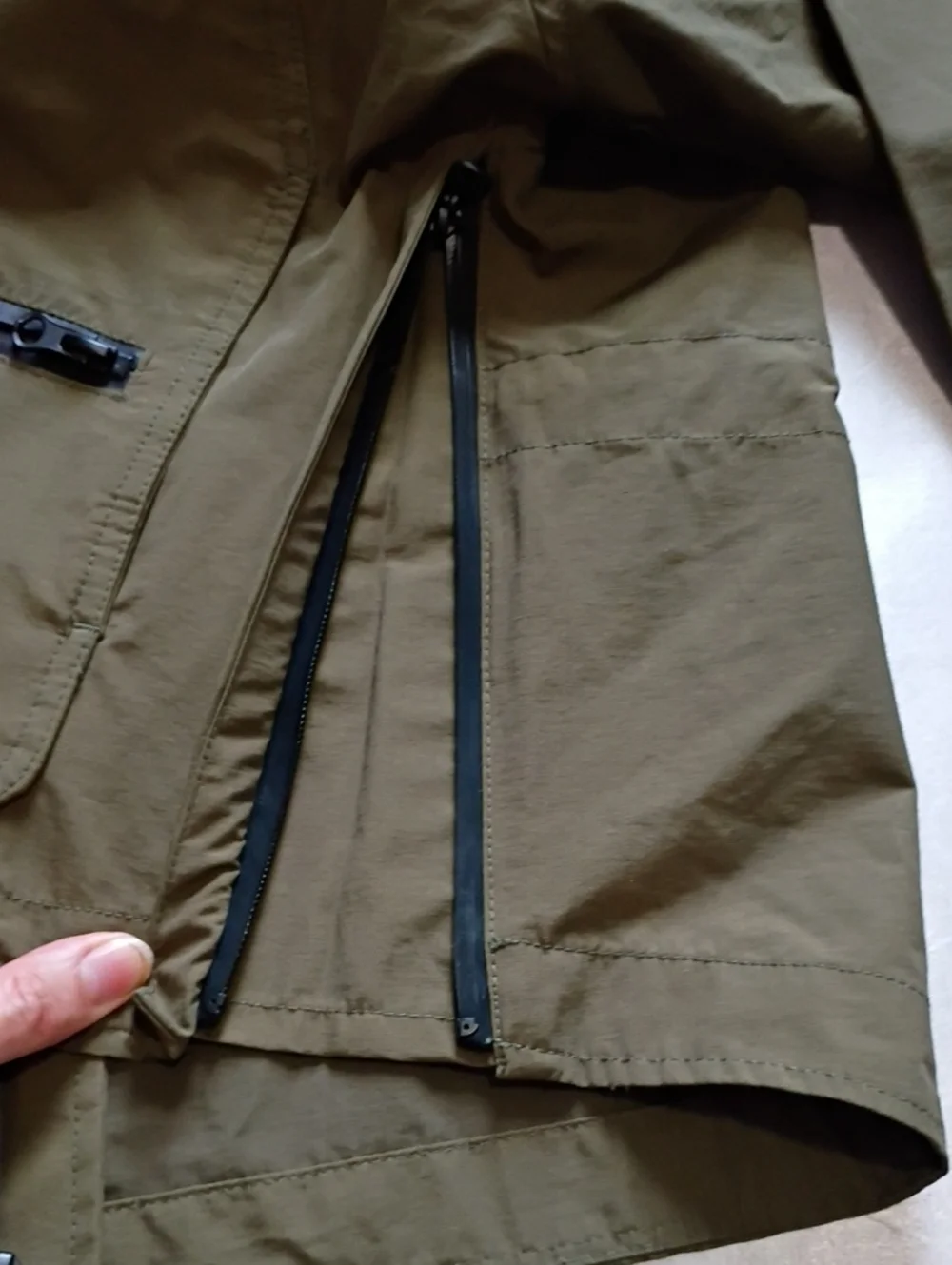 GAP  Olive Hooded Windbreaker Jacket 10/12 Youth